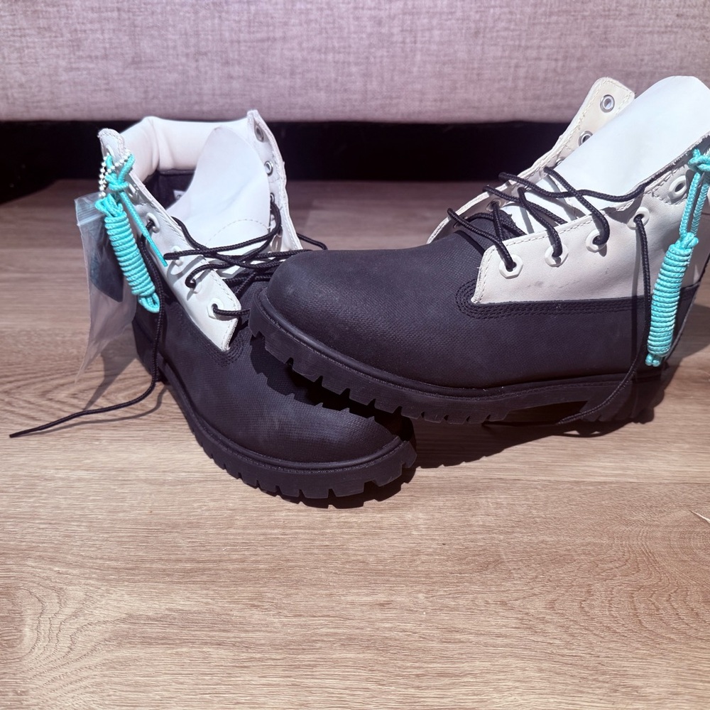 Timberland 6” Boot 
Black and White 
Unisex 
Size 6.5y
No Box